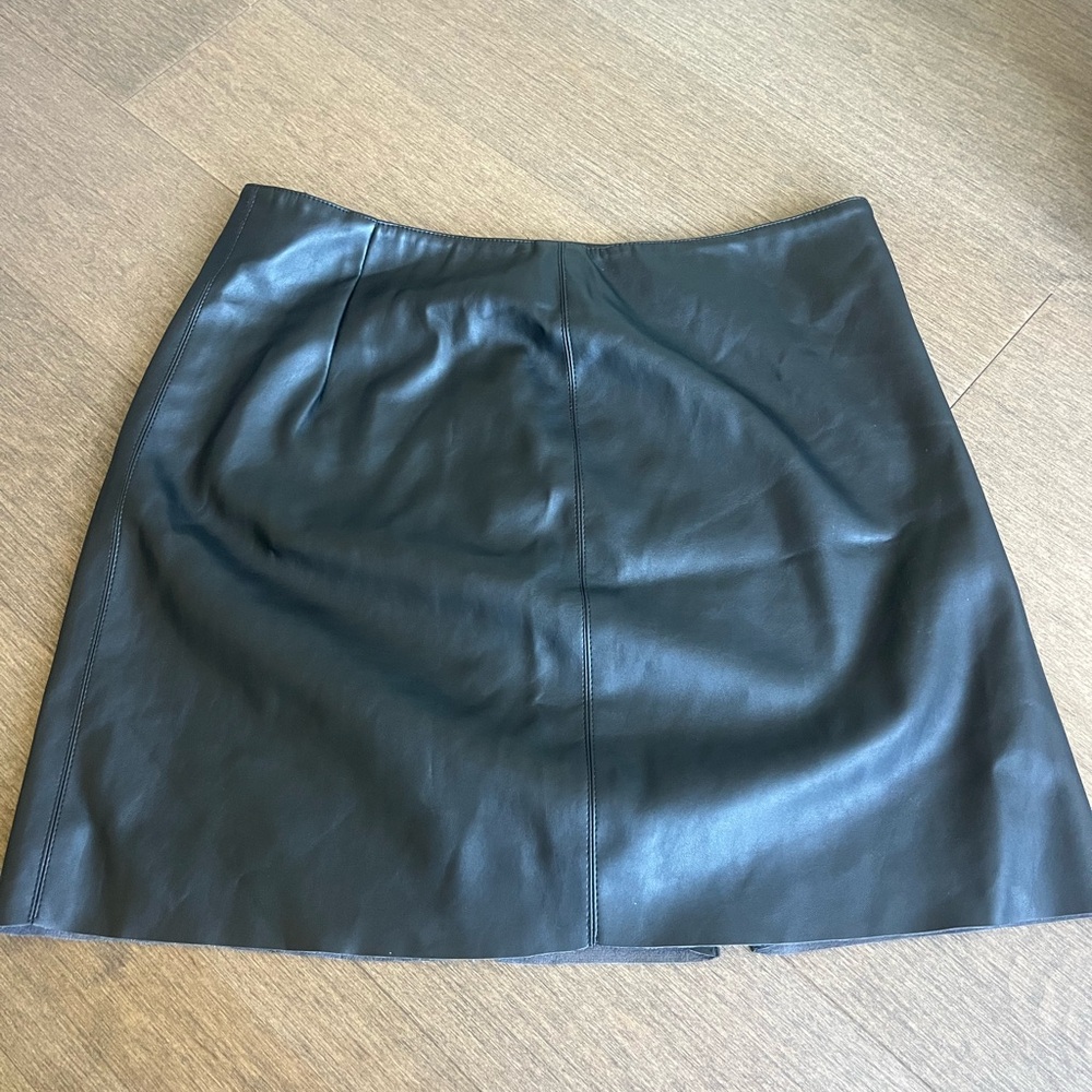 Elegant Black Leather Skirt NWT
